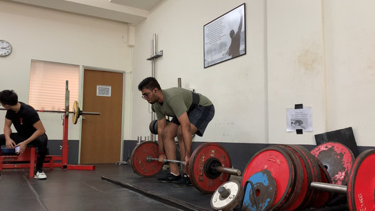 Me deadlifting 135kg